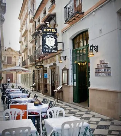 Otel Hermanos Macias *