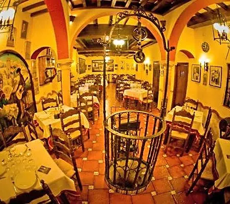 Hotel Hermanos Macias