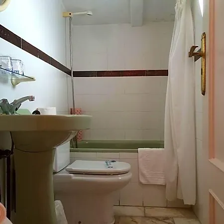 Hermanos Macias Hotel *