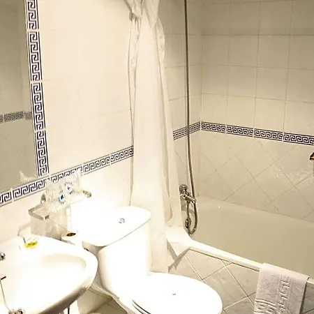 Hermanos Macias Hotel