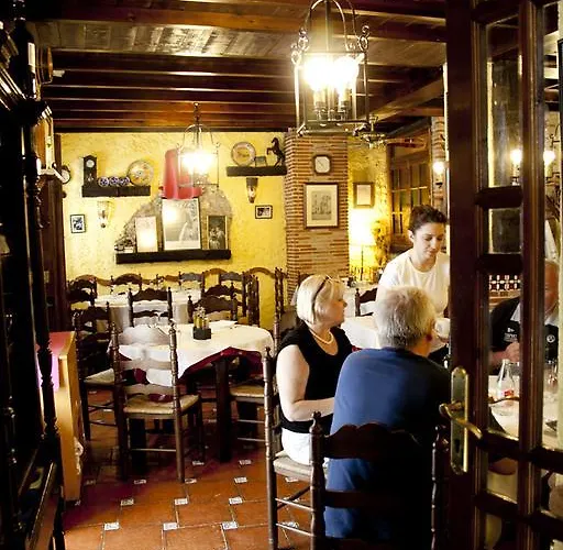 Hermanos Macias Hotel *